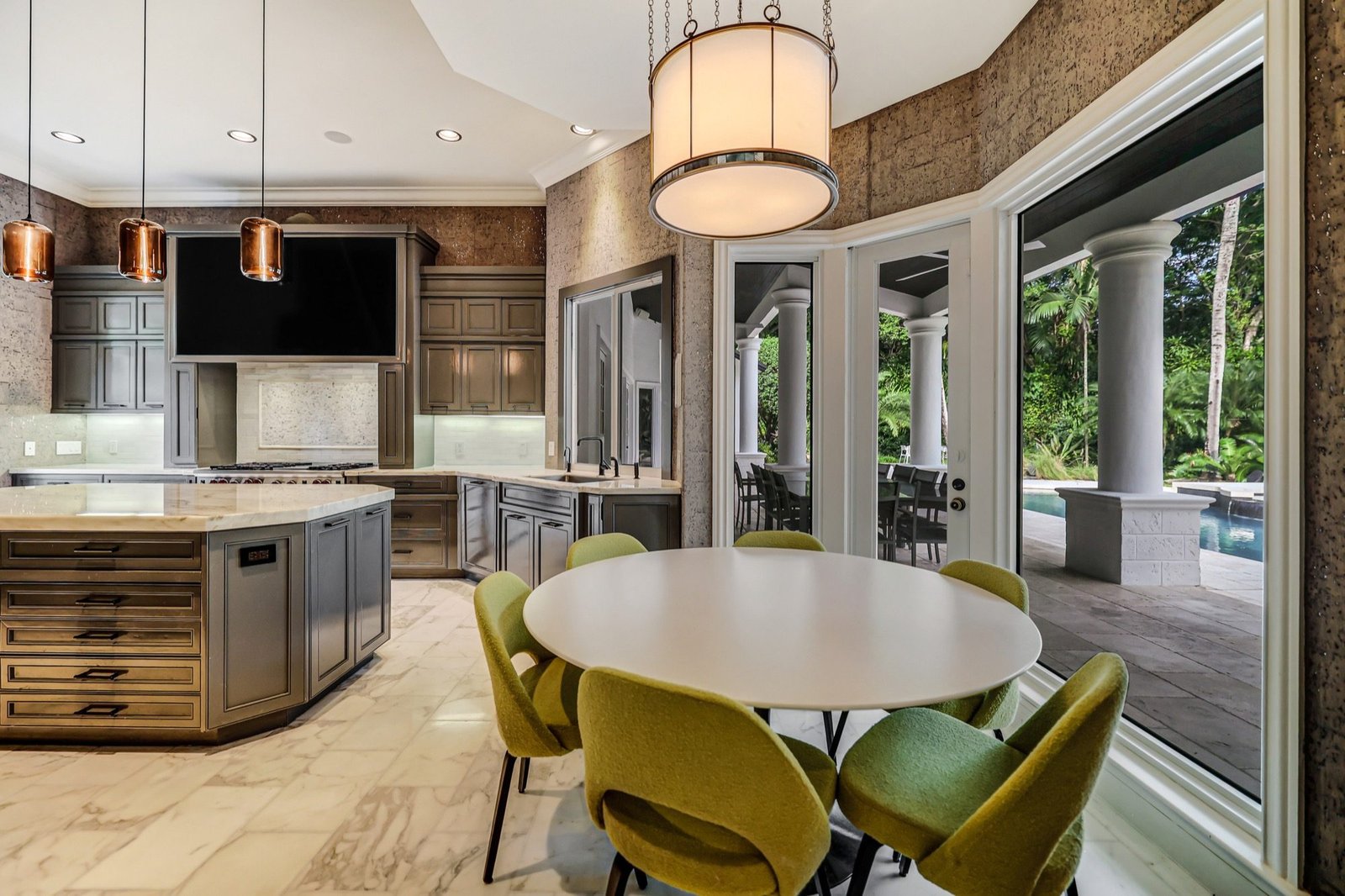 Breakfast room with a round table opening onto the pool terrace